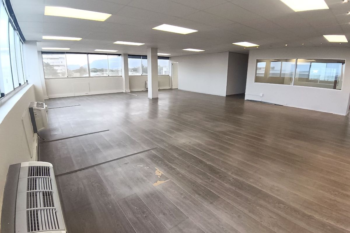 Commercial To Rent in Pinelands - Photo 2