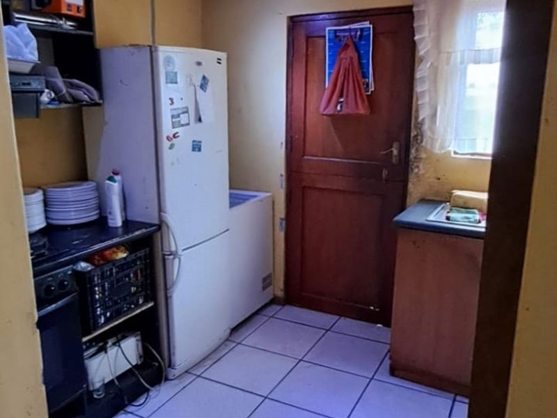 House For Sale in Hillcrest - Photo 4