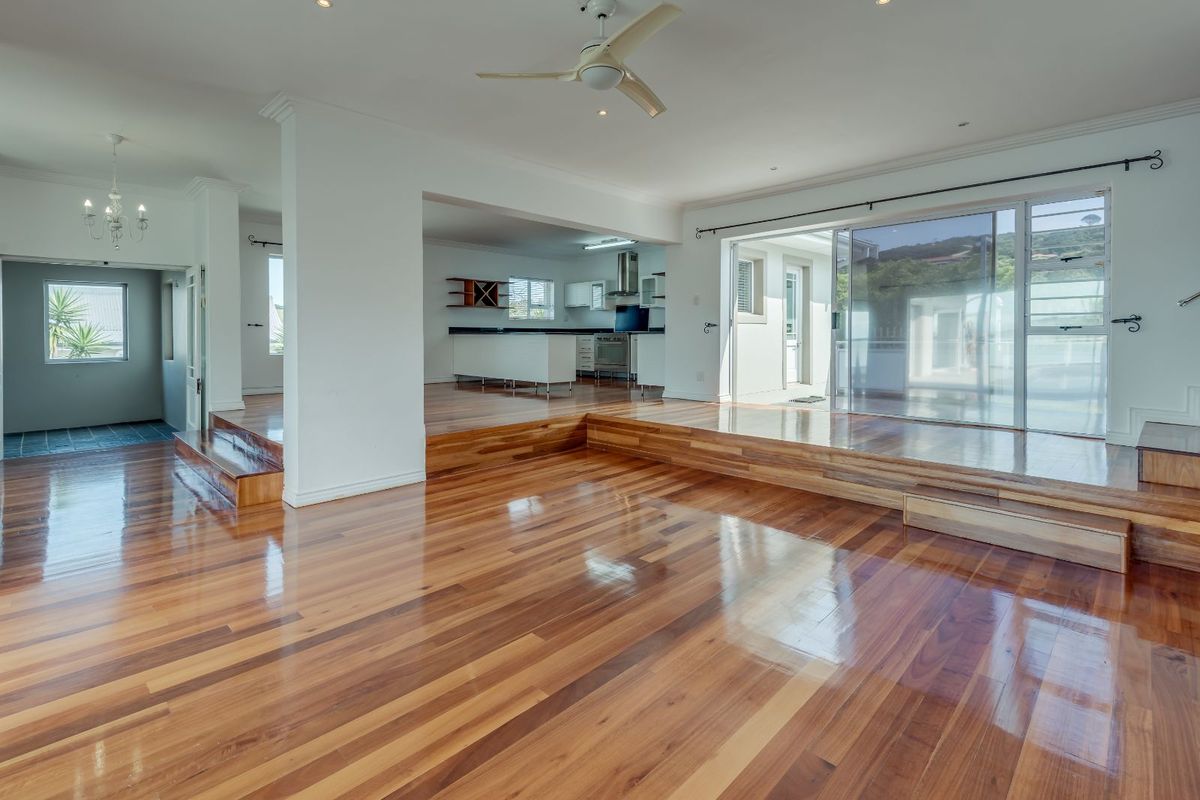 House For Sale in Lovemore Heights - Photo 3