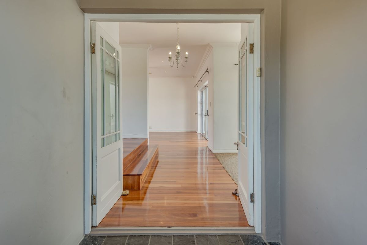 House For Sale in Lovemore Heights - Photo 2