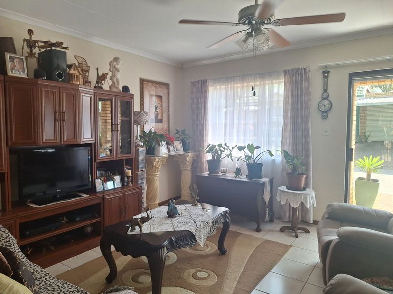 Townhouse For Sale in Bela Bela Central - Photo 8