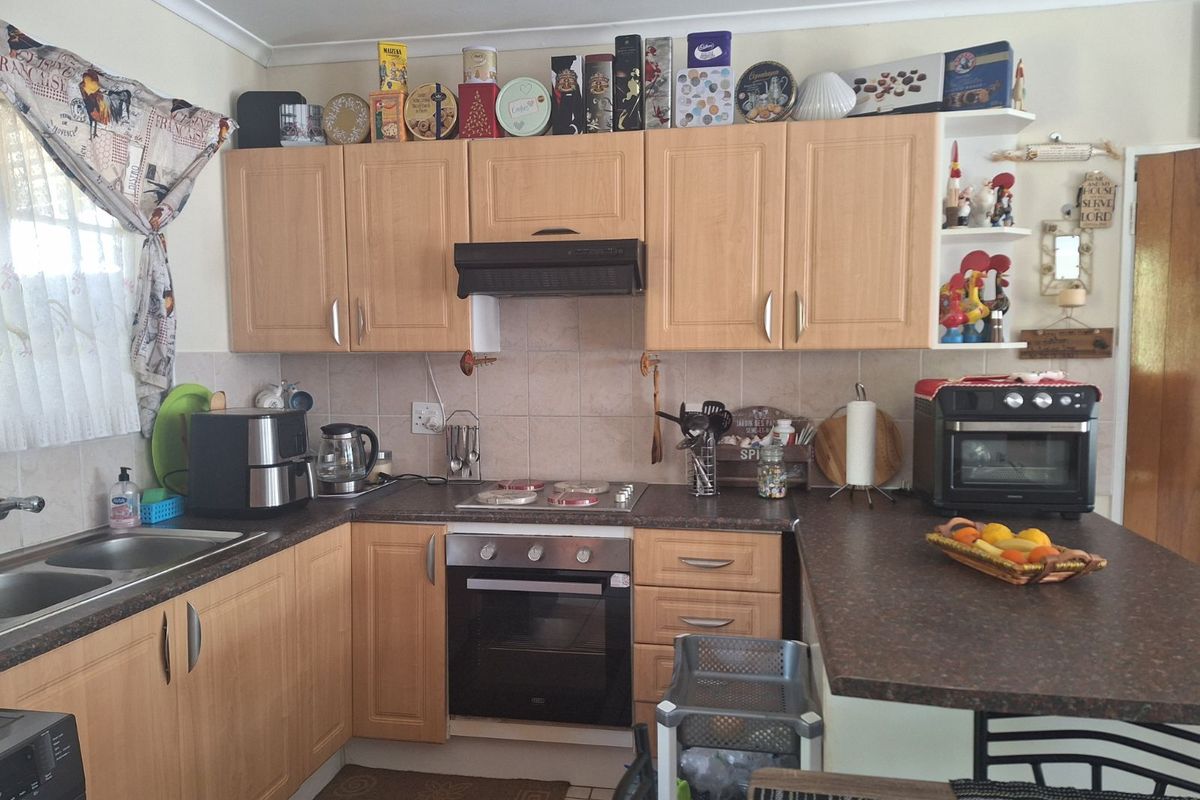 Townhouse For Sale in Bela Bela Central - Photo 3