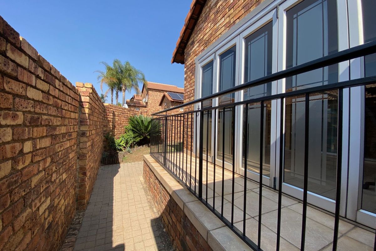 Townhouse For Sale in Amberfield Manor - Photo 2