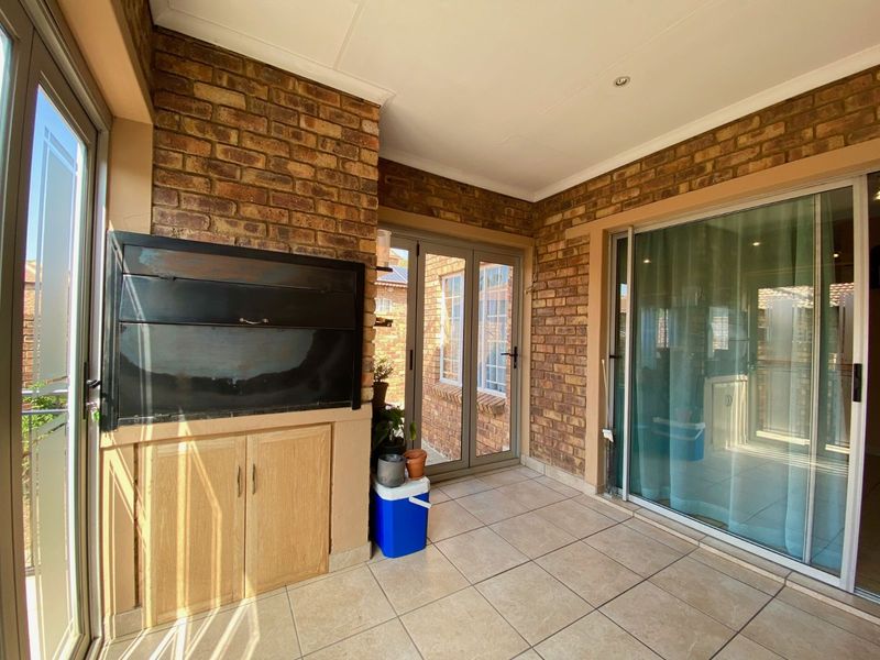 Townhouse For Sale in Amberfield Manor - Photo 7