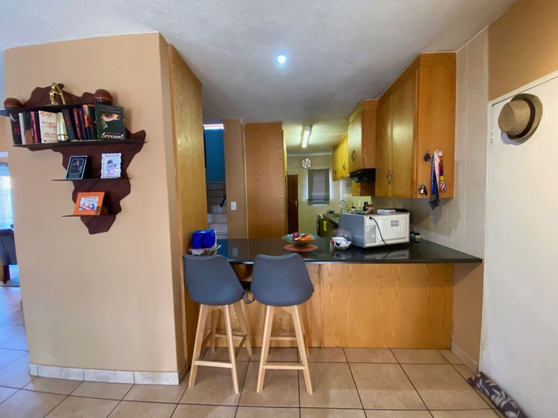 Townhouse For Sale in Amberfield Manor - Photo 8