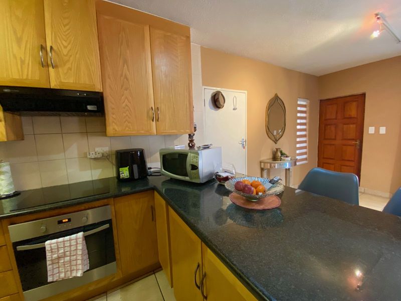 Townhouse For Sale in Amberfield Manor - Photo 9