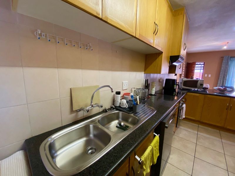 Townhouse For Sale in Amberfield Manor - Photo 10