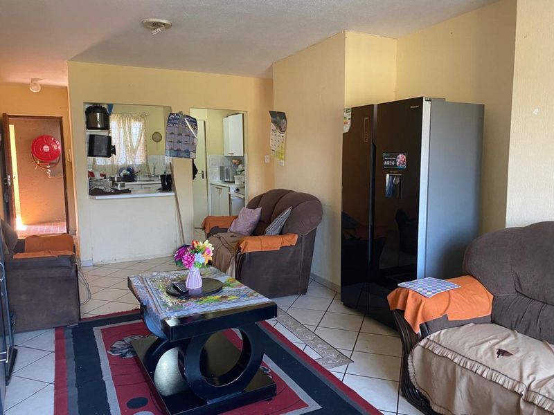 Apartment For Sale in Primrose - Photo 2