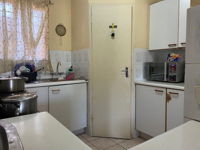 Apartment For Sale in Primrose - Photo 3