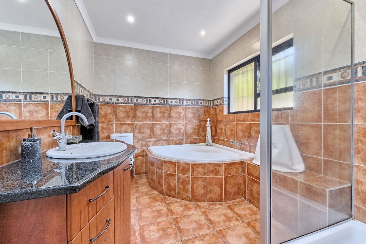 House For Sale in Sharonlea - Photo 5