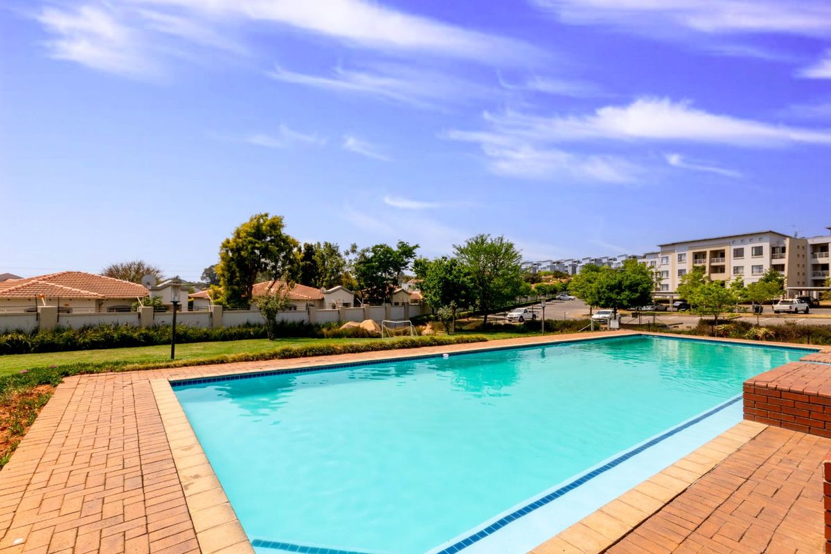 Apartment For Sale in Paulshof - Photo 2