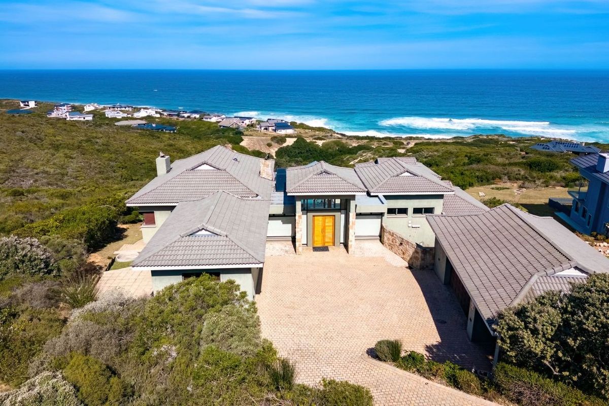 House For Sale in Moquini Coastal Estate - Photo 2