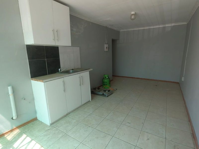 House For Sale in Roodepoort Central - Photo 6