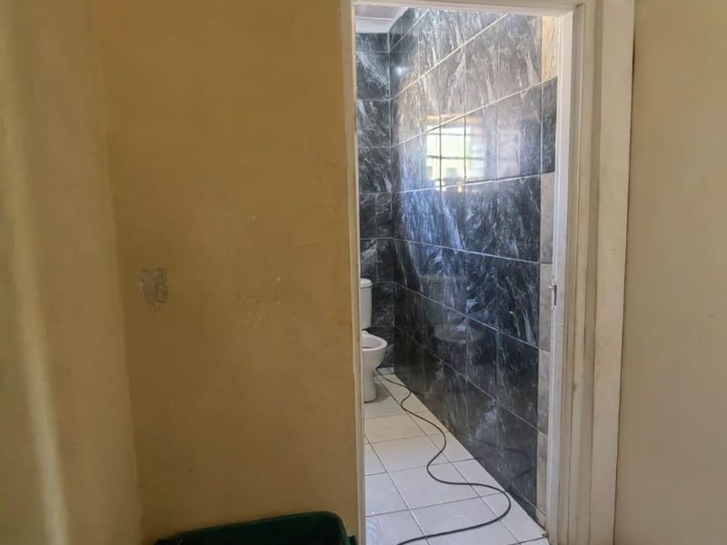 House For Sale in Roodepoort Central - Photo 9