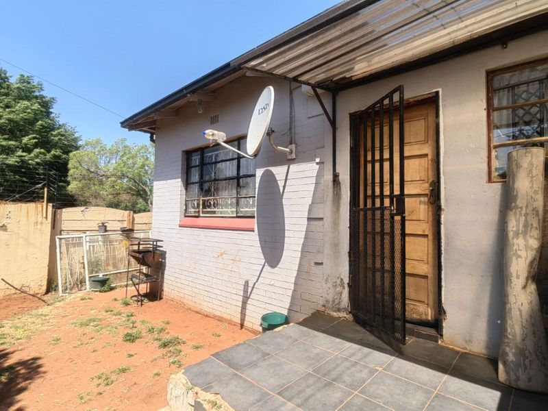 House For Sale in Roodepoort Central - Photo 3