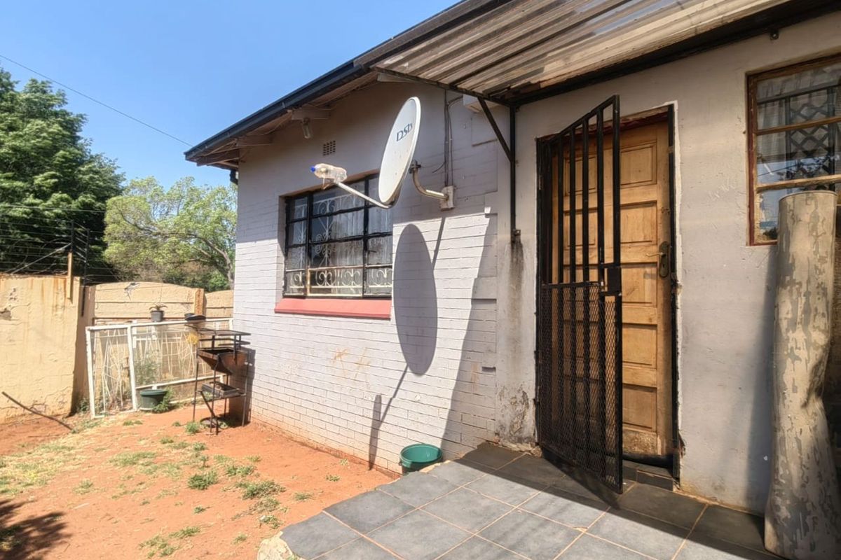 House For Sale in Roodepoort Central - Photo 3