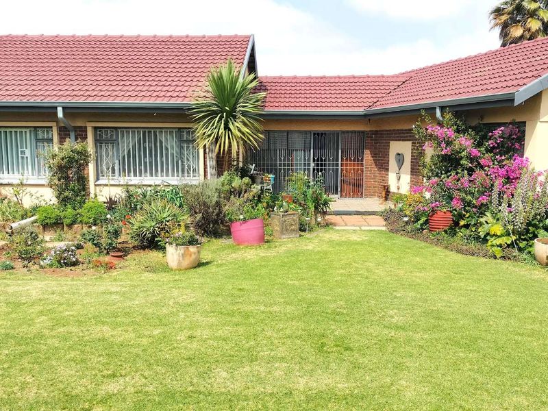 House For Sale in Horison Park - Photo 2