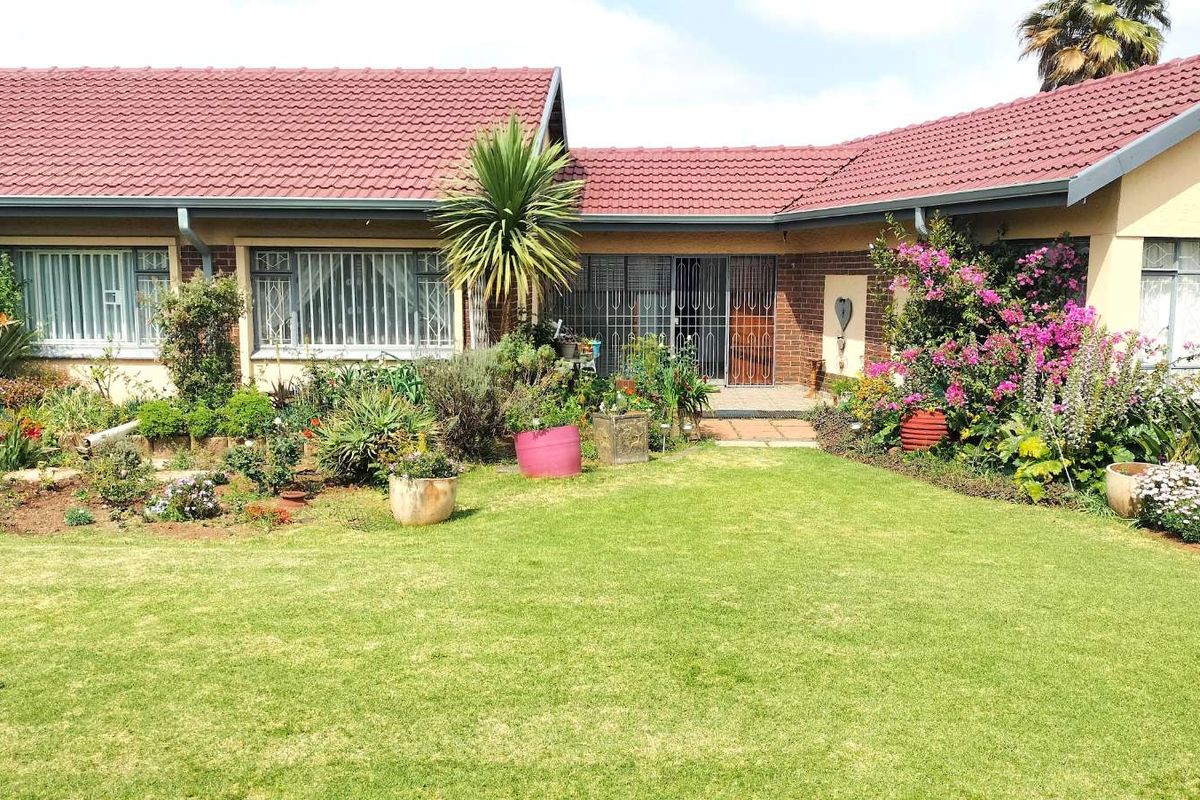 House For Sale in Horison Park - Photo 2