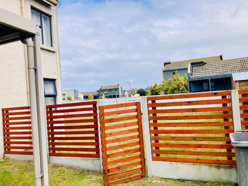 Townhouse For Sale in Bridgemeade - Photo 5