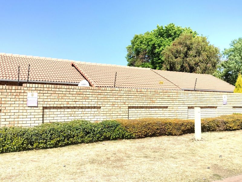 Townhouse For Sale in Groblerpark - Photo 6