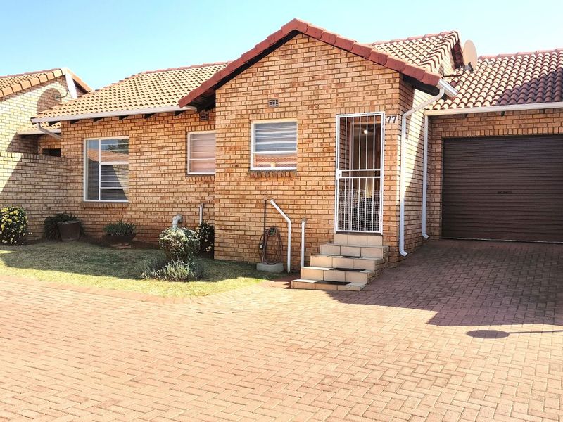 Townhouse For Sale in Groblerpark - Photo 2