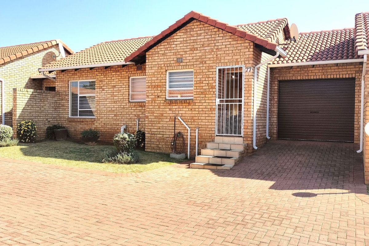 Townhouse For Sale in Groblerpark - Photo 2