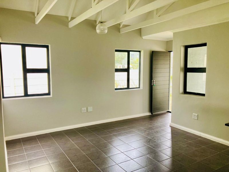 Townhouse For Sale in Parsonsvlei - Photo 5