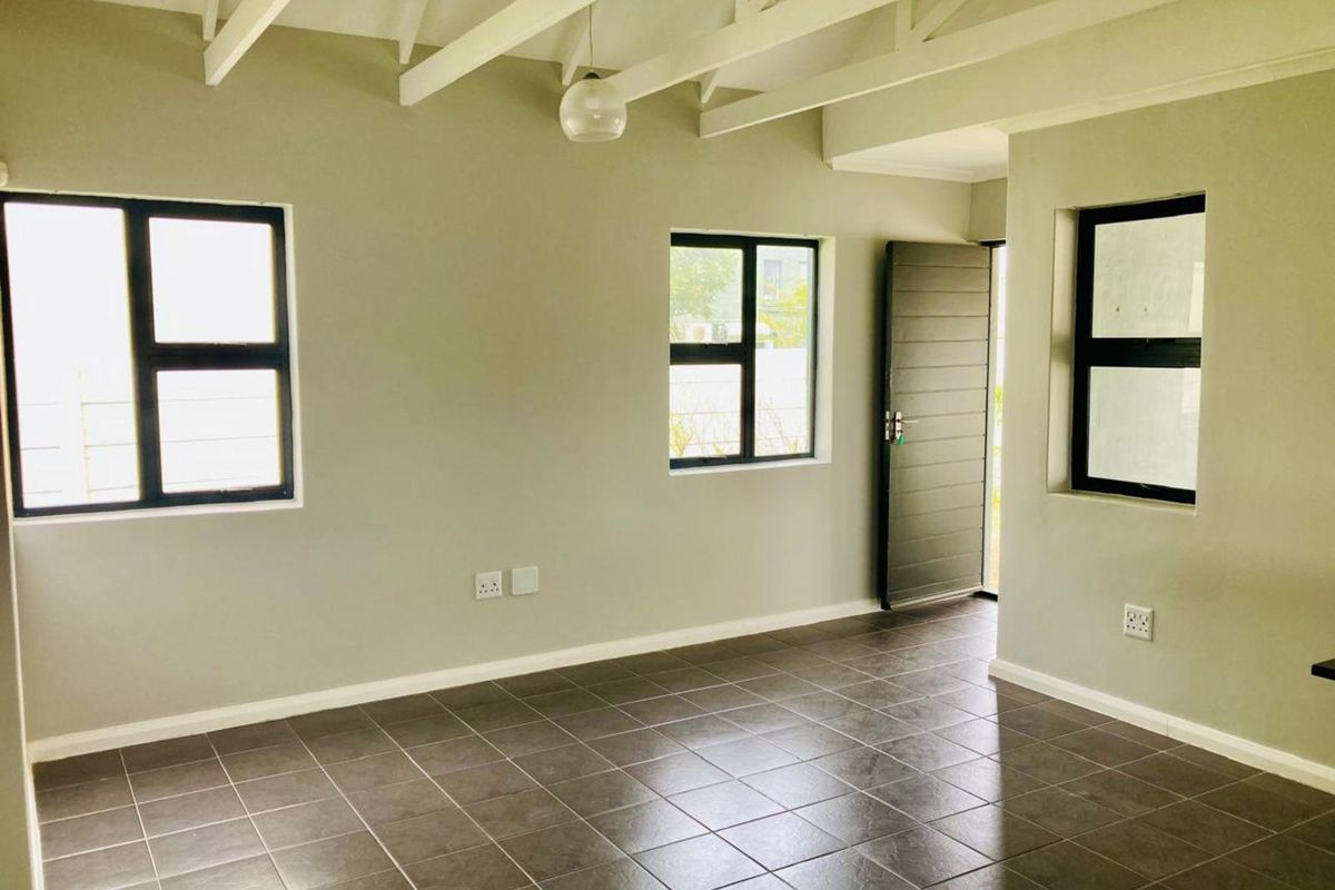 Townhouse For Sale in Parsonsvlei - Photo 5