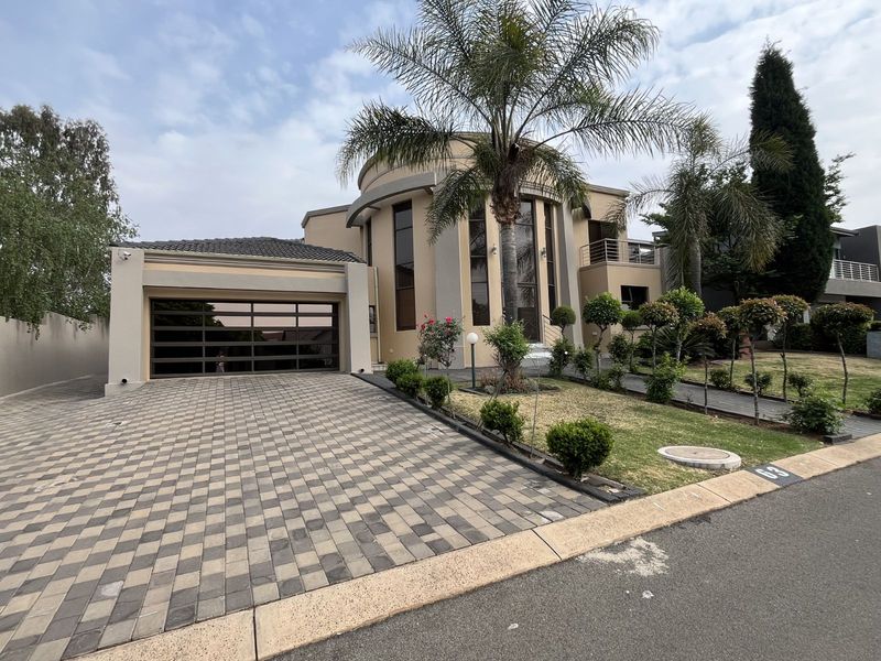 House For Sale in Ebotse Golf And Country Estate - Photo 3