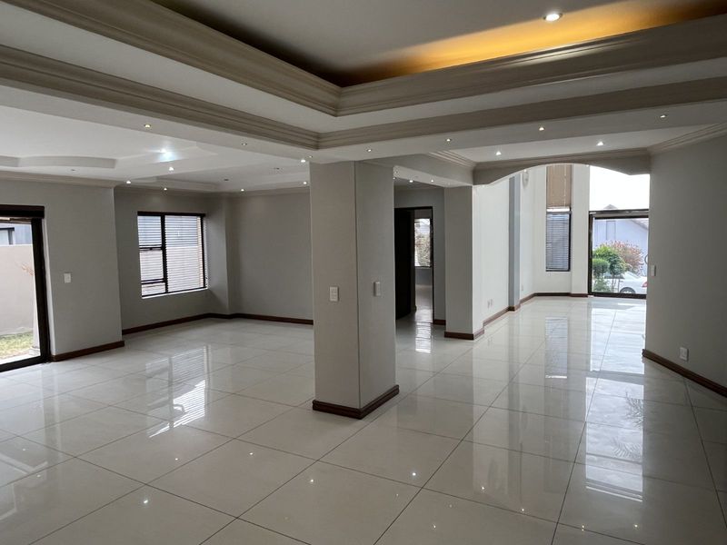 House For Sale in Ebotse Golf And Country Estate - Photo 6