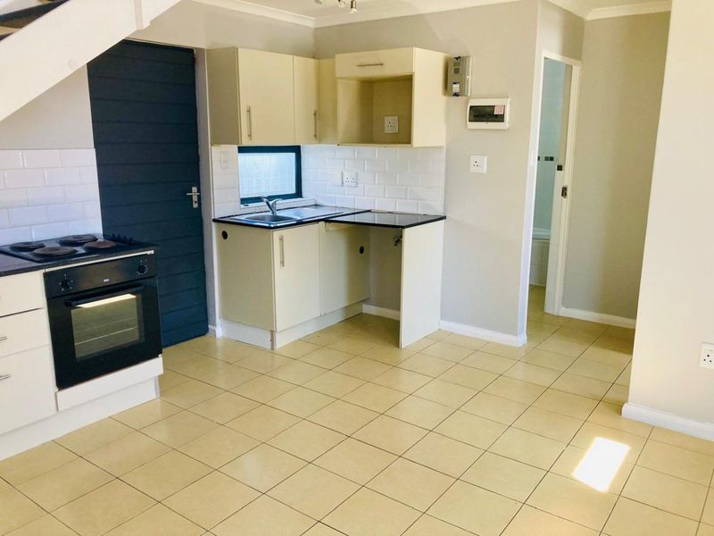 Townhouse For Sale in Bridgemeade - Photo 5