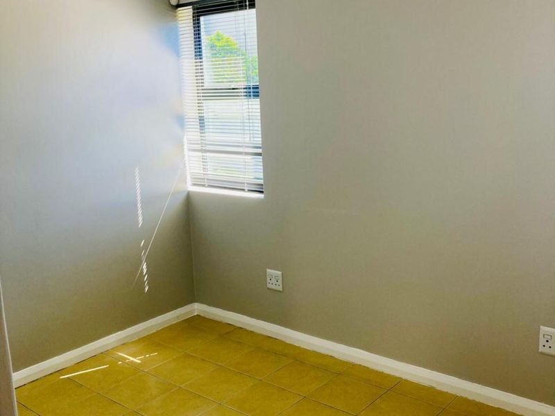 Townhouse For Sale in Bridgemeade - Photo 6