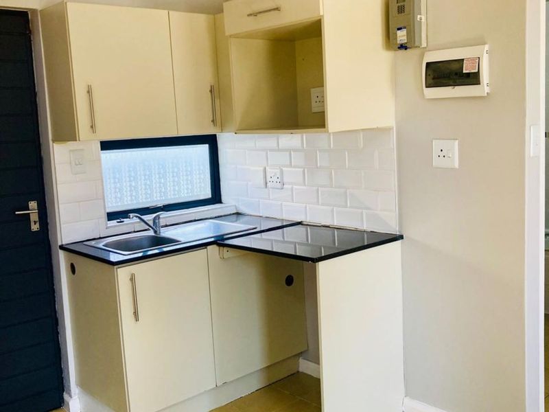 Townhouse For Sale in Bridgemeade - Photo 4