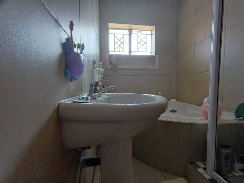 House For Sale in Stilfontein Ext 4 - Photo 9