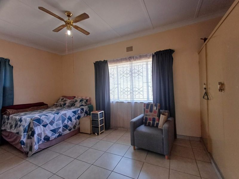 House For Sale in Stilfontein Ext 4 - Photo 7