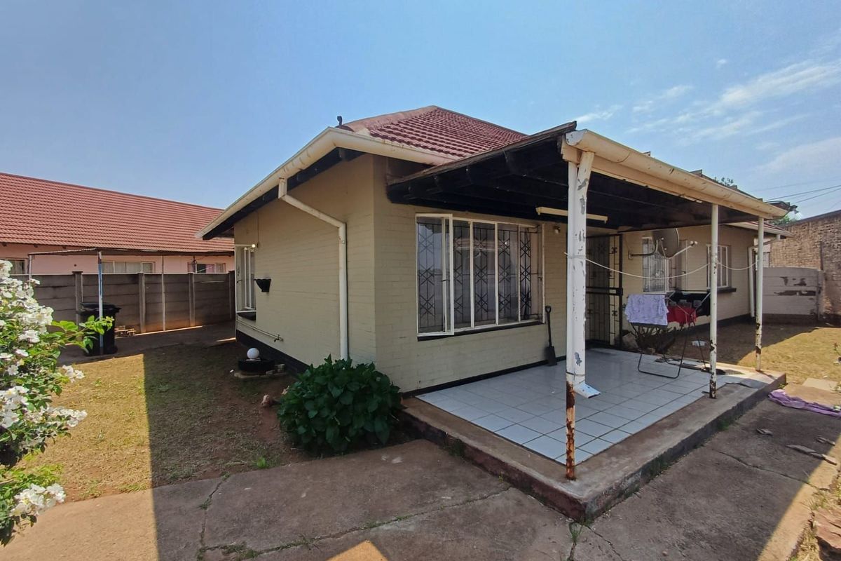House For Sale in Stilfontein Ext 4 - Photo 2
