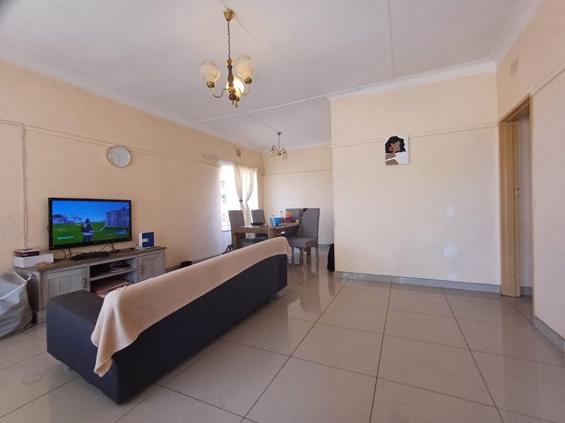 House For Sale in Stilfontein Ext 4 - Photo 4