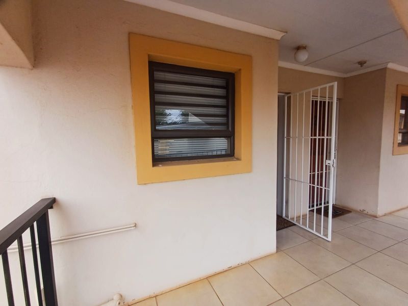 Apartment For Sale in Wilkoppies - Photo 2