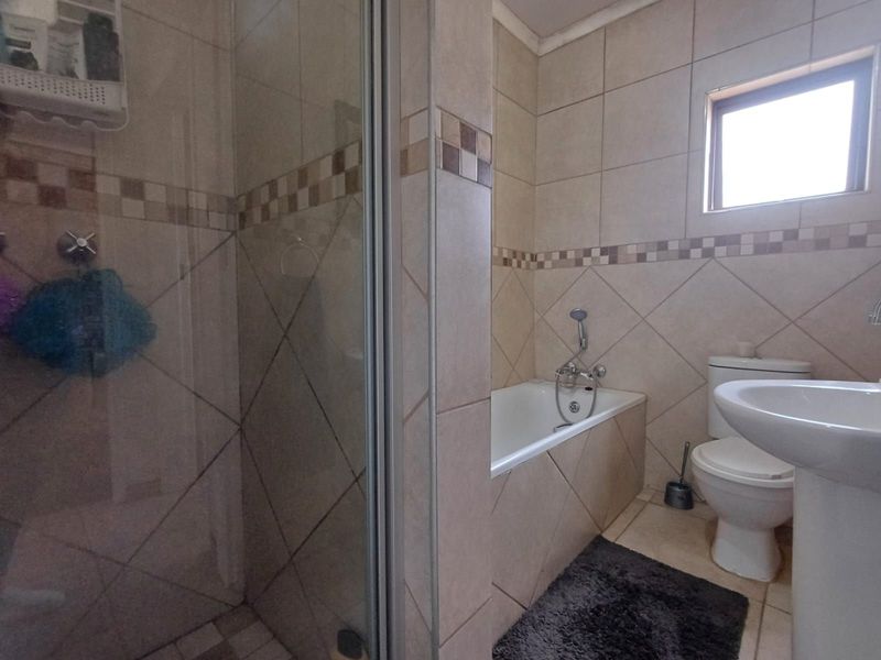 Apartment For Sale in Wilkoppies - Photo 10