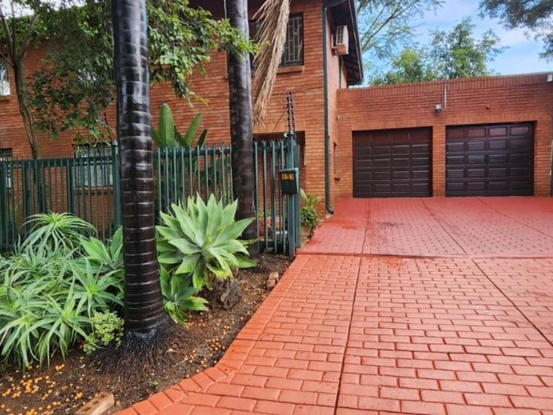 House For Sale in Moreleta Park - Photo 2