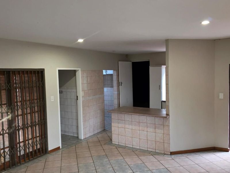 House For Sale in Moreleta Park - Photo 6