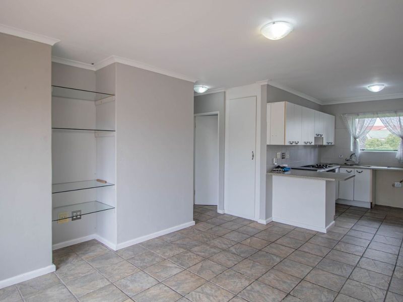 Apartment For Sale in Greenways Golf Estate - Photo 7