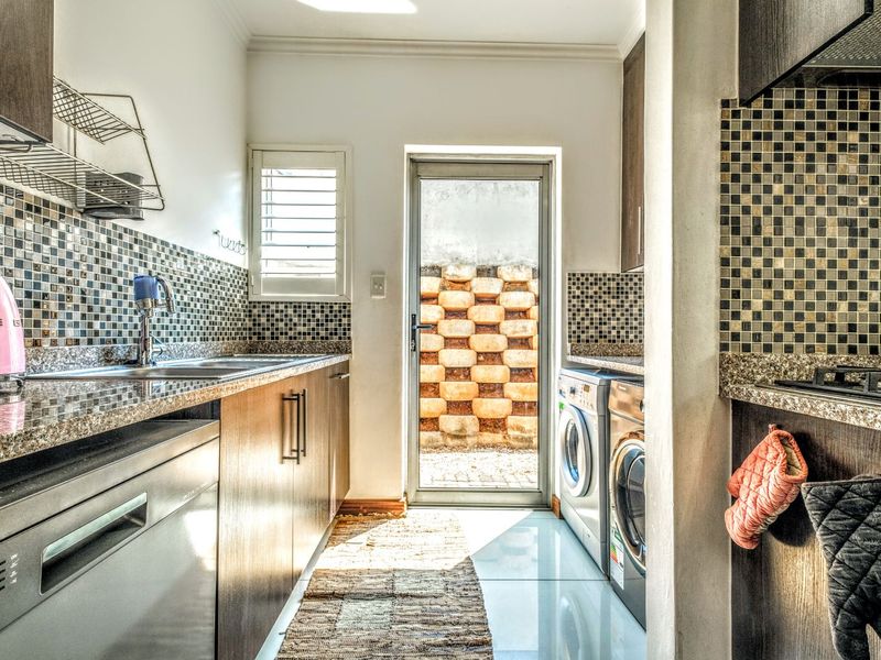 Townhouse For Sale in Brooklyn - Photo 9