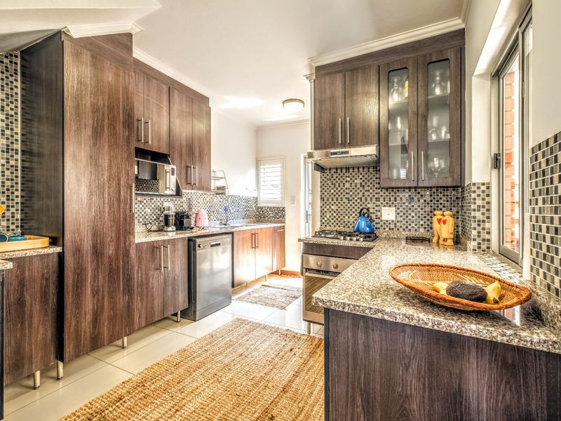 Townhouse For Sale in Brooklyn - Photo 6