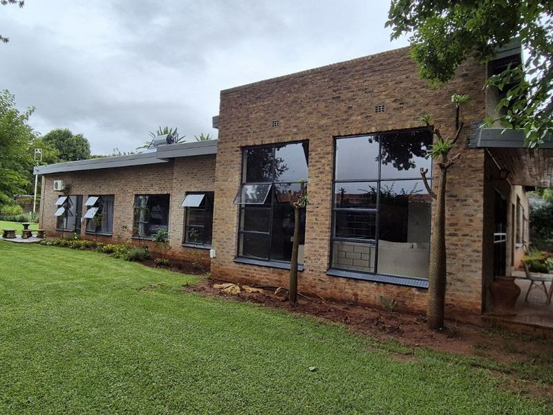 House For Sale in Lydenburg Central - Photo 2