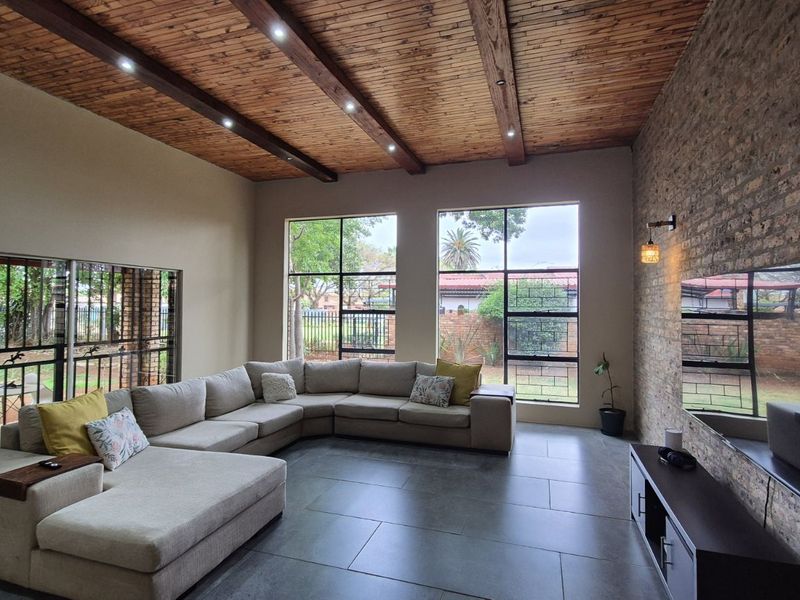 House For Sale in Lydenburg Central - Photo 4