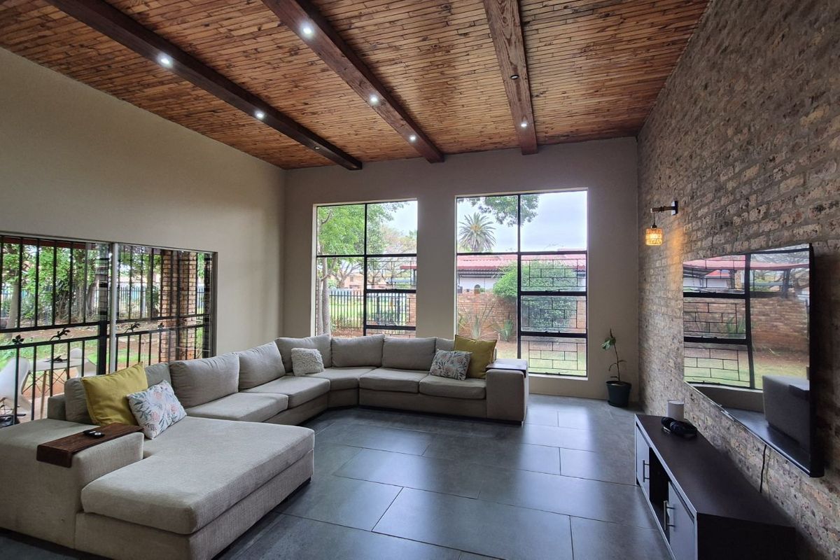 House For Sale in Lydenburg Central - Photo 4