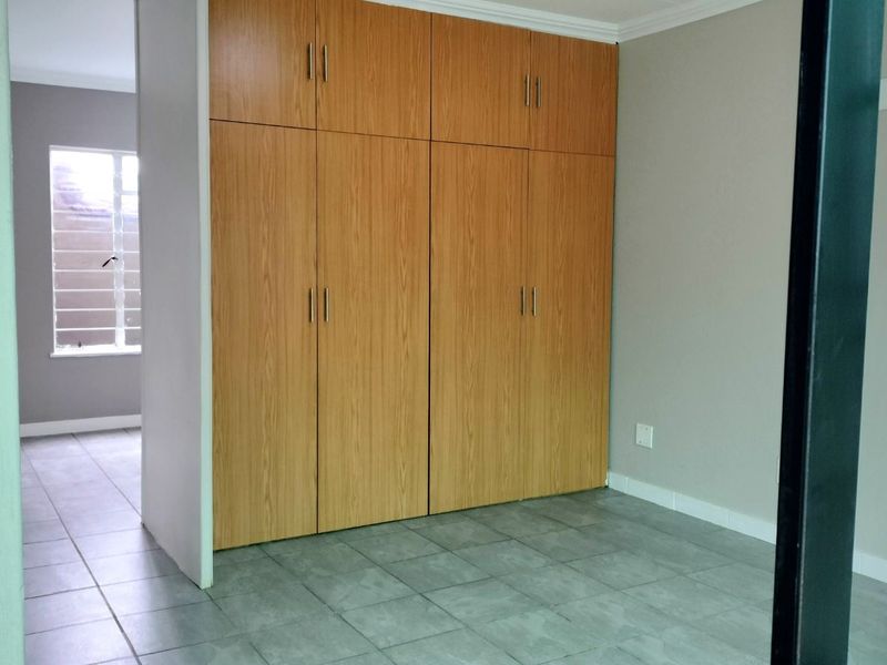 Townhouse For Sale in Horison Park - Photo 8