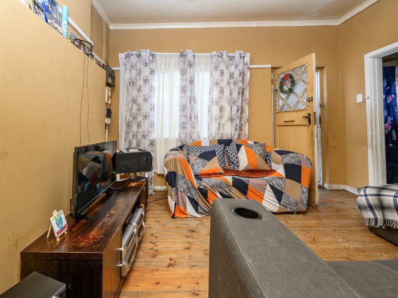 House For Sale in Kensington - Photo 6