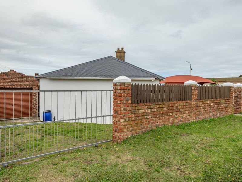 House For Sale in Kensington - Photo 3